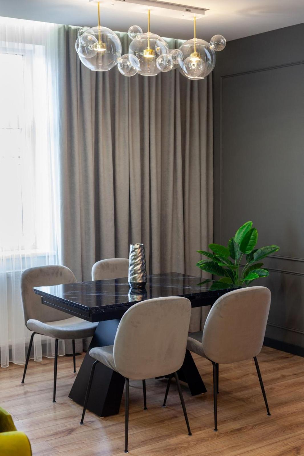 Royal Vip Apartment On Gorodotska 31 Лвив Екстериор снимка